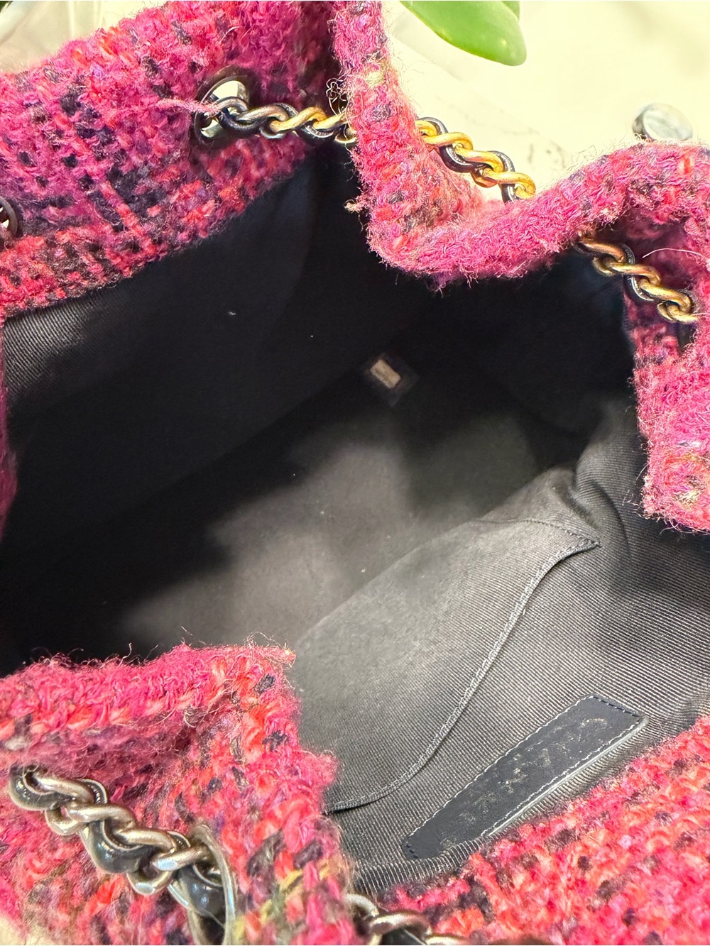 CHANEL Pink Tweed Drawstring Bucket Bag with Black Leather Base - Picture 4 of 8
